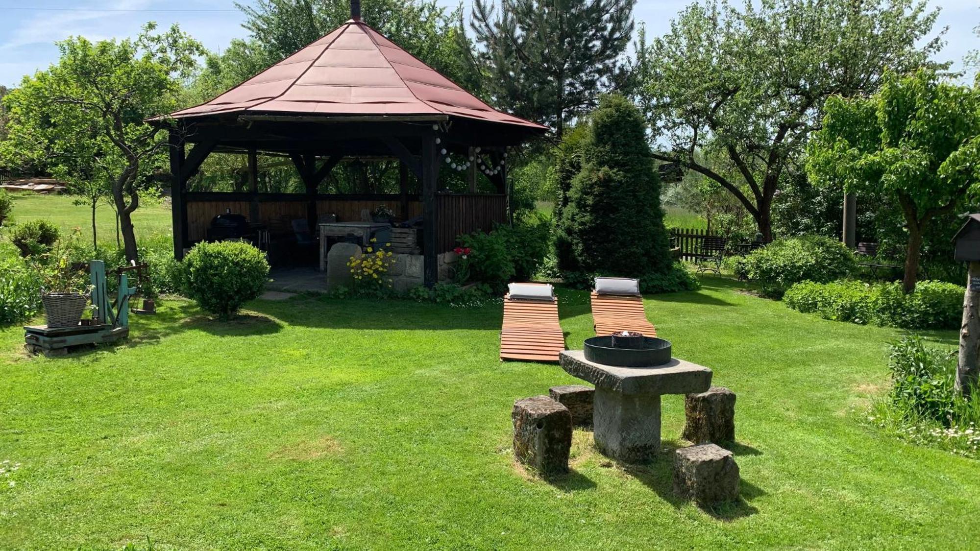 Kouzelna Maringotka Hotel Chřibská Bagian luar foto